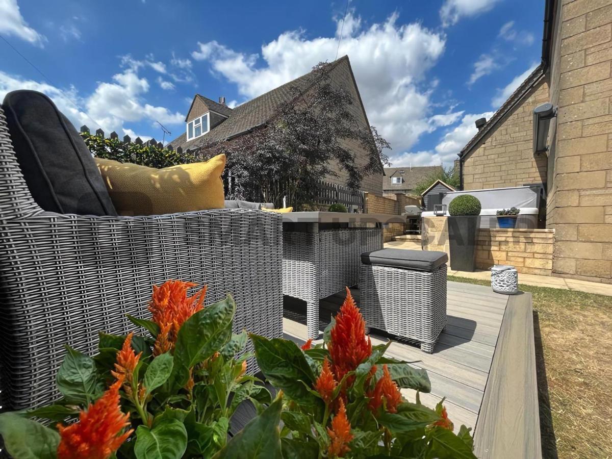 Luxurious 4 Bedroom Home In The Heart Of The Cotswolds With Hot Tub! Stow-on-the-Wold Eksteriør bilde