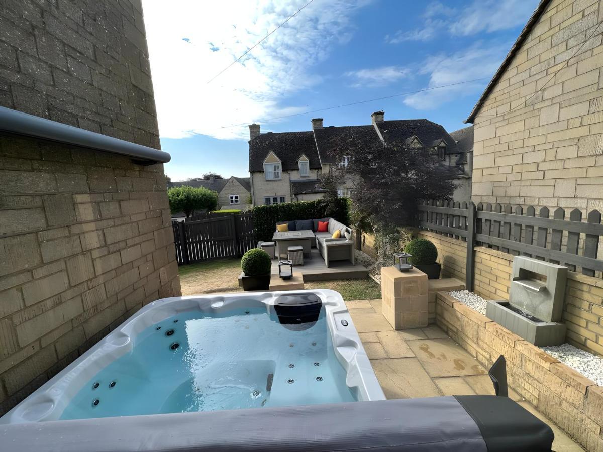 Luxurious 4 Bedroom Home In The Heart Of The Cotswolds With Hot Tub! Stow-on-the-Wold Eksteriør bilde